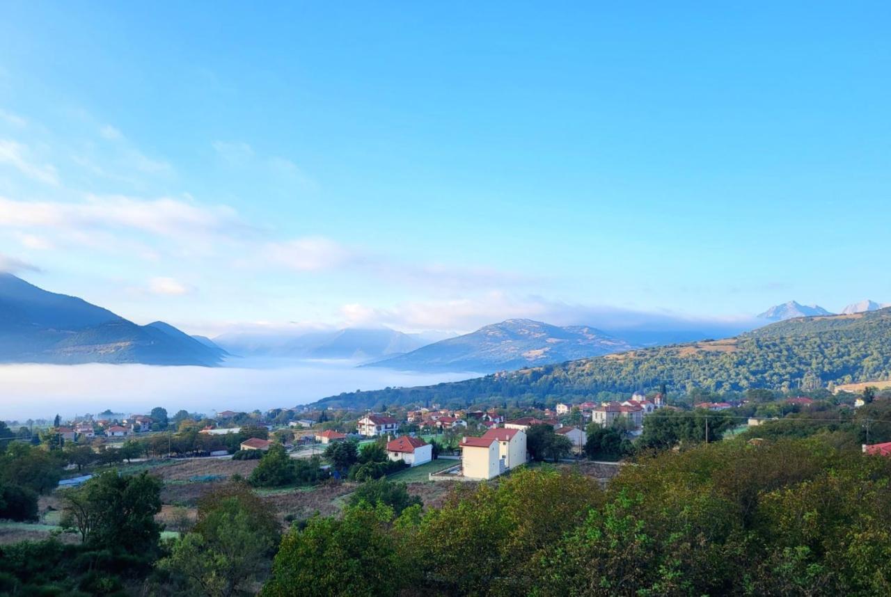 Τα Πέτρινα Στο Σκεπαστό Villa กาลาวริตา ภายนอก รูปภาพ