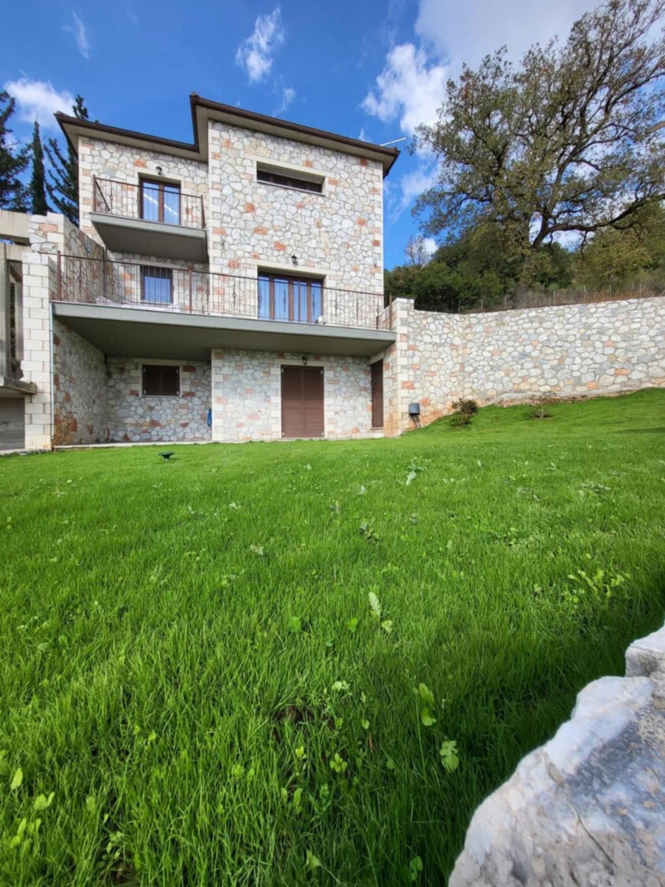 Τα Πέτρινα Στο Σκεπαστό Villa กาลาวริตา ภายนอก รูปภาพ